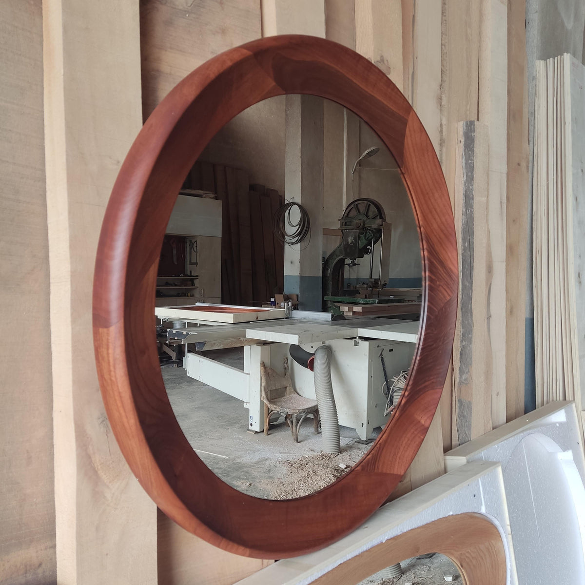 Timberror walnut round mirror, Meridian design — alternate product view 8