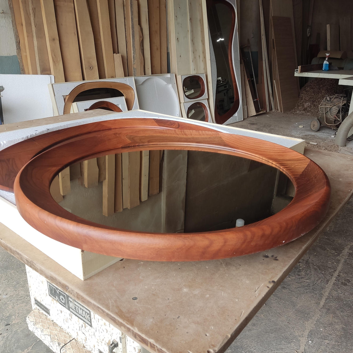 Timberror walnut round mirror, Meridian design — alternate product view 7