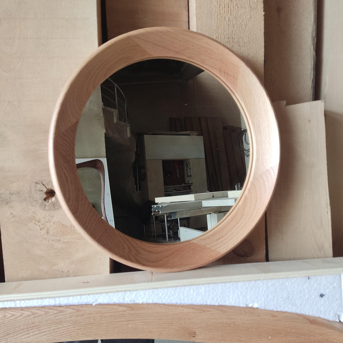 Timberror oak round mirror, Vela design — alternate product view 9