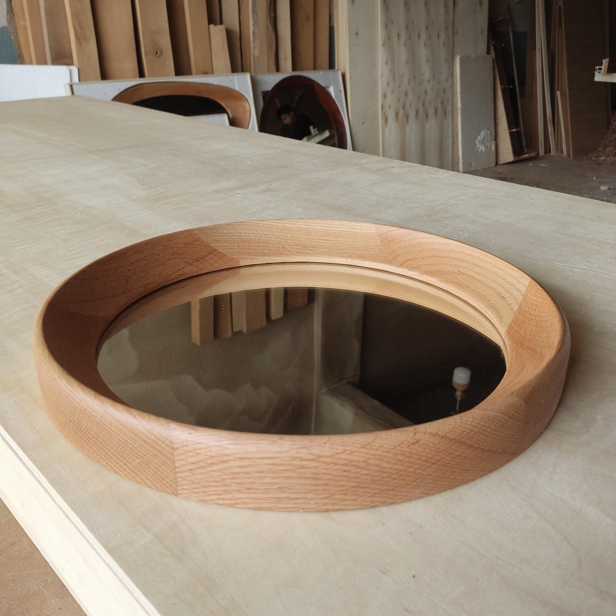 Timberror oak round mirror, Vela design — alternate product view 8
