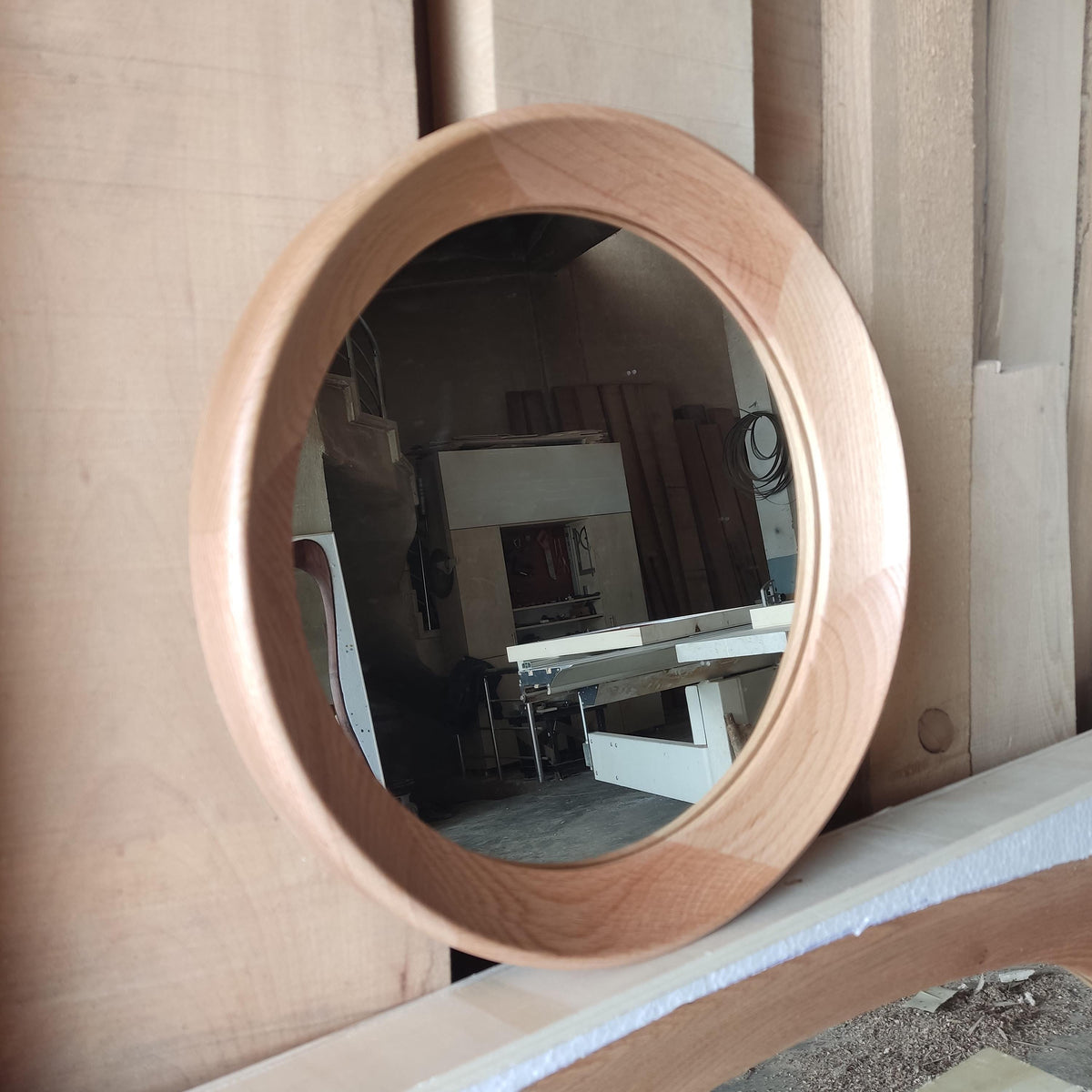Timberror oak round mirror, Vela design — alternate product view 7